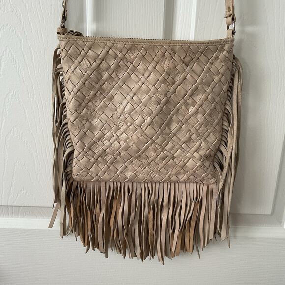Clever Carriage Company Crossbody Purse Handbag Ivory Fringe Woven Boho - Picture 1 of 6